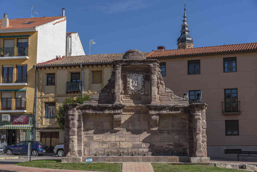 Zaragoza - Calatayud 07 - fuente de los Ocho Caños.jpg